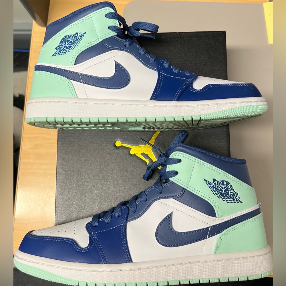 Jordan 1 Mid - Picture 6 of 12